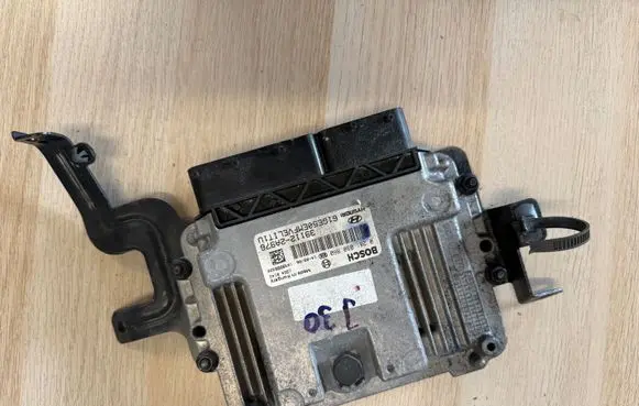 Hyundai i30 Engine control unit/module 391122A976