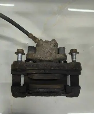 BMW X3 E83 Front brake caliper L889