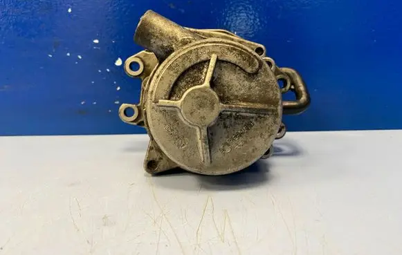 Opel Omega B2 Vacuum pump 24402638