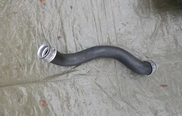 Mercedes-Benz E W212 Engine coolant pipe/hose