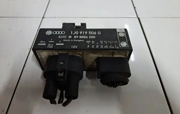 Volkswagen Golf IV Coolant fan relay 1J0919506G 898886000