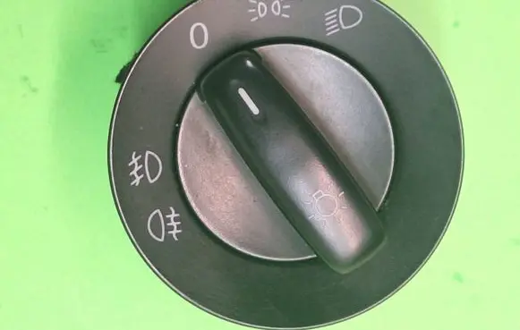 Volkswagen Golf V Light switch 1K0941431Q 04068503