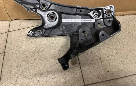 Volvo V60 Fender mounting bracket 31468232 AD7011