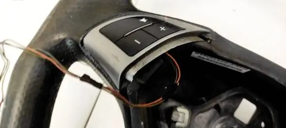 Steering wheel buttons/switches