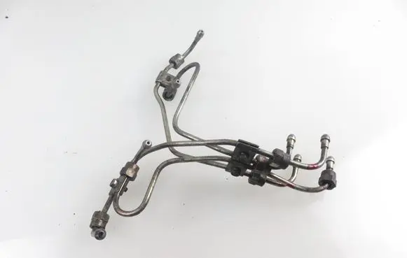 Mitsubishi Pajero Fuel injector supply line/pipe 