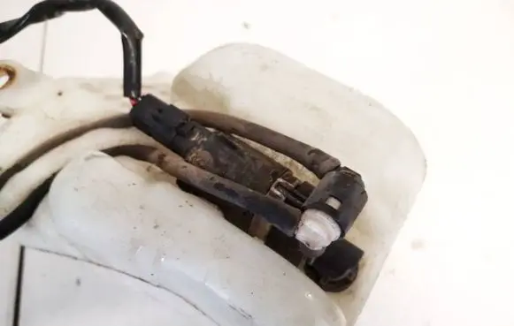 Peugeot 207 Windscreen/windshield washer pump 8200067015