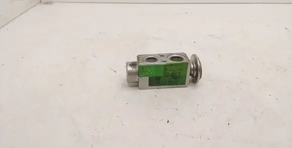 BMW 3 E36 Air conditioning (A/C) expansion valve 8390610 7434311002 64118390610