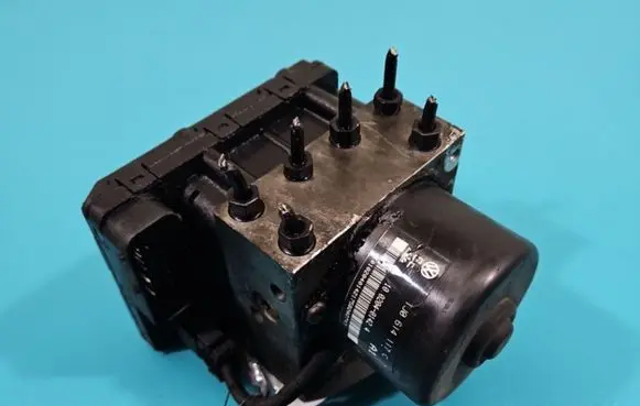 Volkswagen Golf IV ABS Pump 5WK8747 IMPRK1413084