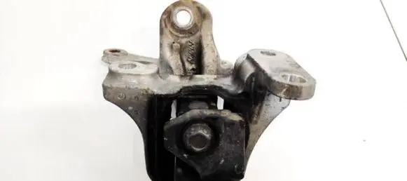 Honda Civic Engine mount bracket