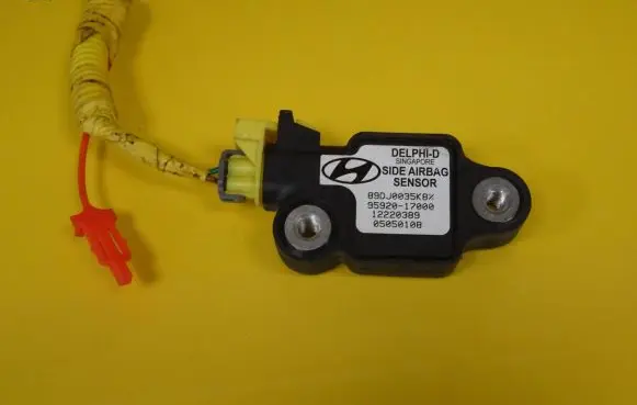 Hyundai Matrix Airbag deployment crash/impact sensor 9592017000