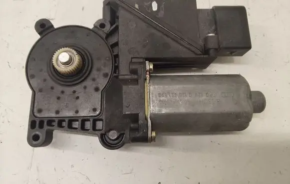Mercedes-Benz E W210 Rear door window regulator motor 0130821698