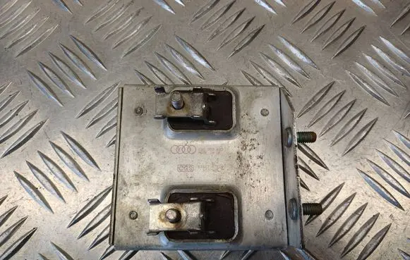 Audi A6 S6 C5 4B Coolant fan relay 8D0959493