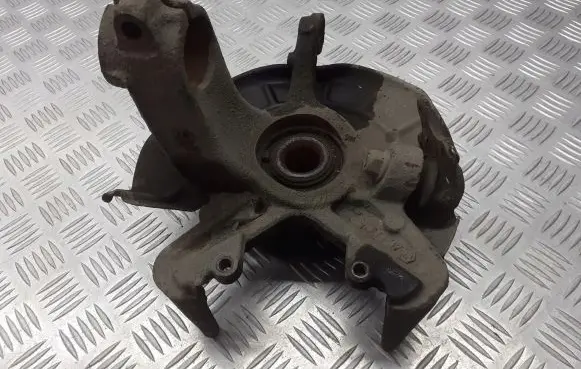 Volkswagen Polo IV 9N3 Front wheel hub spindle knuckle