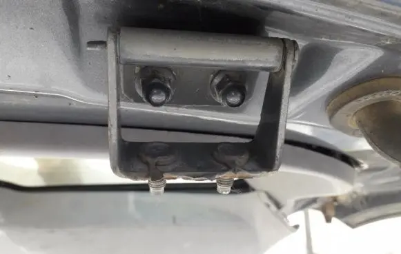 Nissan Primera Tailgate/trunk/boot hinge