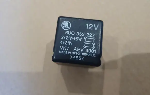 Volkswagen Golf III Other relay 6U0953227