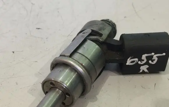 Audi A3 S3 8P Fuel injector 06D133036D