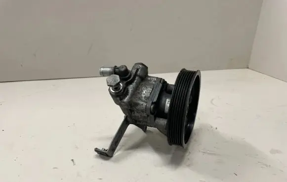 BMW 5 E60 E61 Power steering pump 677469803 7787106
