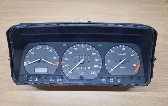 Volkswagen PASSAT B4 Speedometer (instrument cluster) 3A0919033C 6160593040 3A0919059B