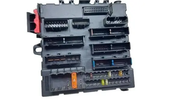 Opel Vectra C Fuse module 13125485