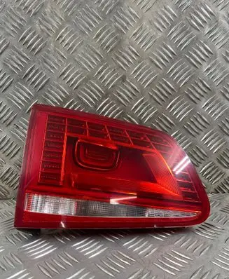 Volkswagen Touareg II Tailgate rear/tail lights 7P6945307