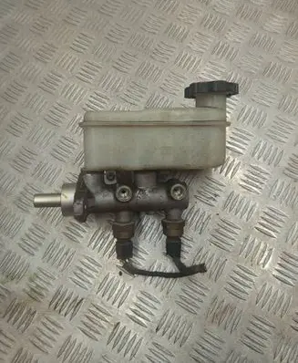 Master brake cylinder