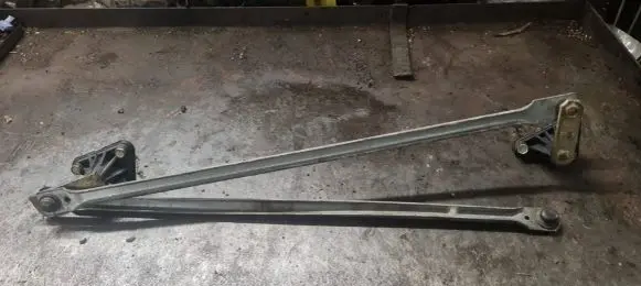 Front wiper linkage