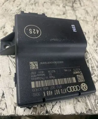 Audi A4 S4 B8 8K Gateway control module 8T0907468