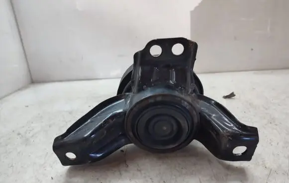 KIA Sorento Engine mount bracket 218102P950