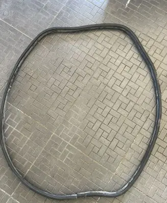 Rear door rubber seal (on body)