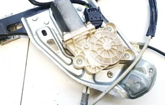 Mercedes-Benz C W203 Front door window regulator motor a2118201742