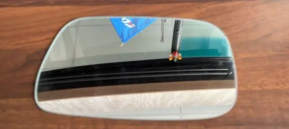 Toyota Avensis T220 Wing mirror glass 