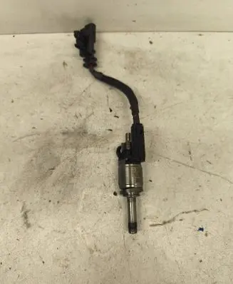 Volvo XC90 Fuel injector 31336653