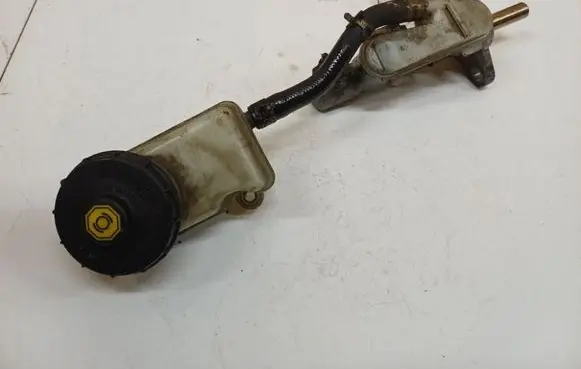 Honda Civic Brake fluid reservoir