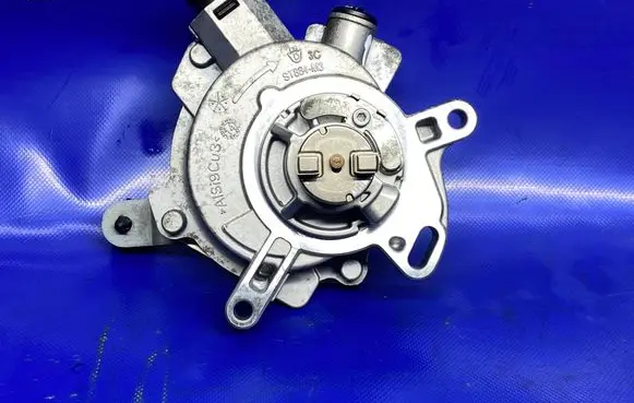 Ford Focus Vacuum pump CM5G2A451GA