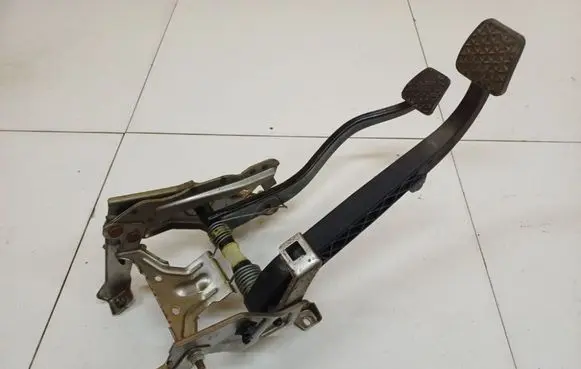 Opel Meriva A Clutch pedal