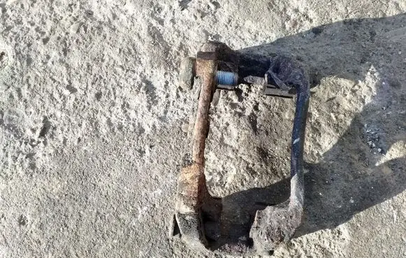 Citroen C4 I Front Brake Caliper Pad/Carrier 