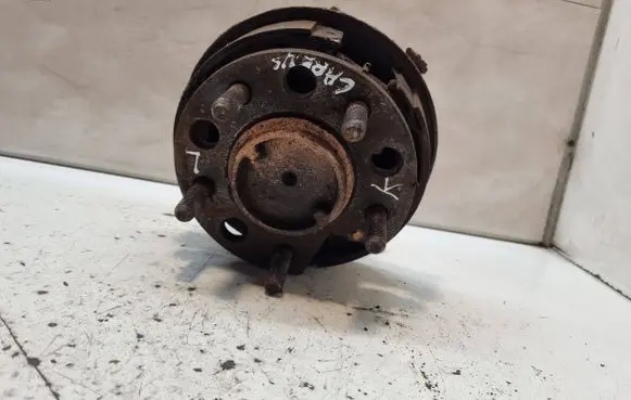 KIA Carens II Rear wheel hub