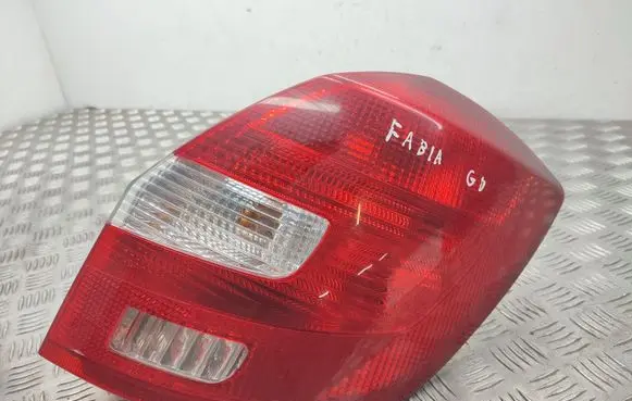 Skoda Fabia Mk2 (5J) Rear/tail lights 5J6945112