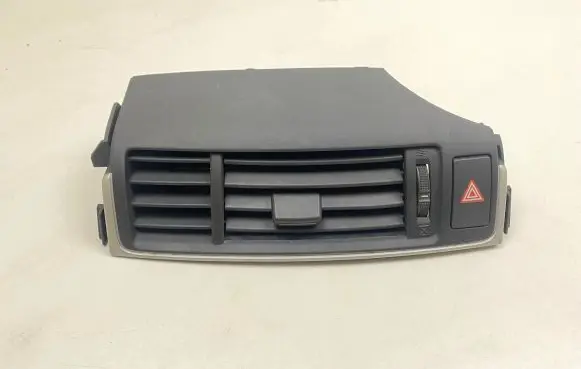 Toyota Verso Dash center air vent grill 556700F040 15B279