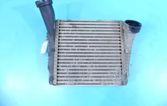 Volkswagen Touareg I Intercooler radiator 7L0145803A IMPRK1185559