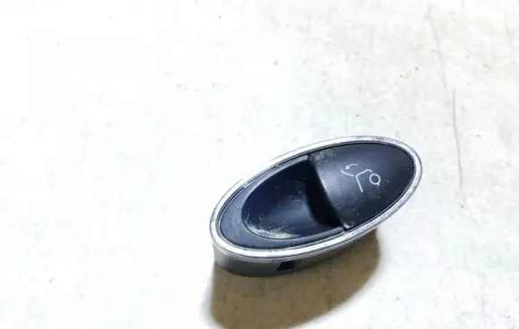 Mercedes-Benz E W211 Tailgate opening switch a2118211758
