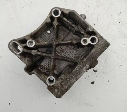 Peugeot 307 Generator/alternator bracket 