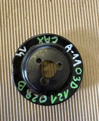 Volkswagen Golf Plus Water pump pulley 03D121028B