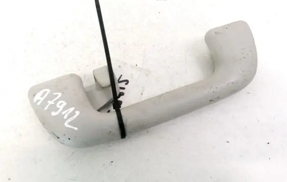 Toyota Urban Cruiser (XP110) Rear interior roof grab handle 6746838010