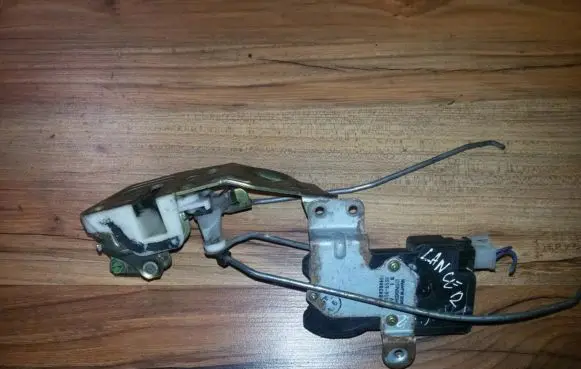 Mitsubishi Lancer Front door lock 1528006030