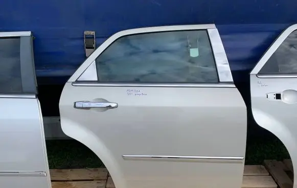 Chrysler 300 - 300C Rear door