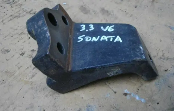 Hyundai Sonata Engine mounting bracket