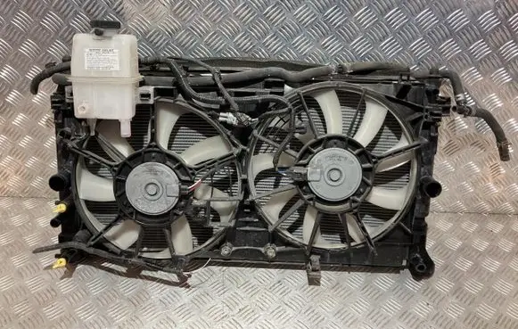 Toyota Prius (XW50) Radiator set PK16043