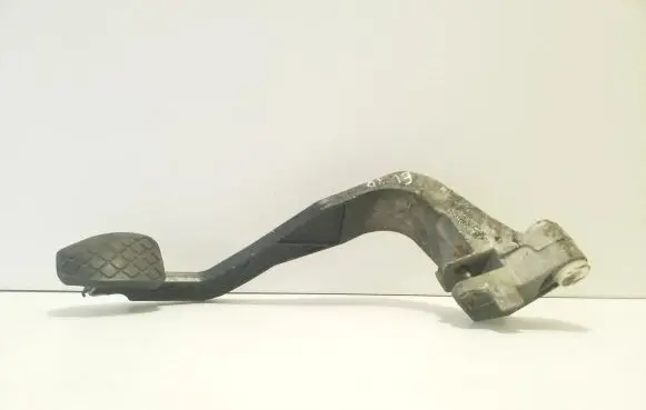 Volkswagen PASSAT B5 Clutch pedal 8D1721316G