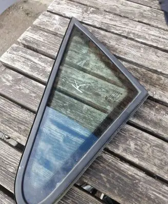Seat Alhambra (Mk1) Front triangle window/glass 43R001100 DOT249AS2M24